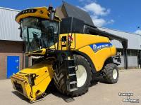 Mähdrescher New Holland CR 8.80