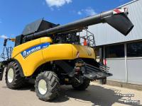 Mähdrescher New Holland CR 8.80