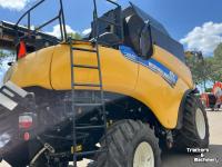Mähdrescher New Holland CR 8.80