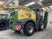 Feldhäcksler Krone BigX 580 + EF300 pickup en EC 600-2 8R maisbek