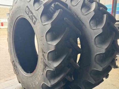 Räder, Reifen, Felgen & Distanzringe BKT 520/85R38 (20.8R38)