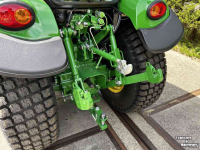 Gartentraktoren John Deere 3046R Compact Tarctor