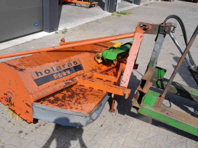 Kehr- und Kehrsaugmaschinen Holaras Veegmachine
