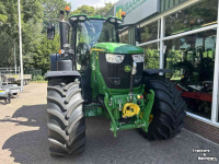 Schlepper / Traktor John Deere 6M 220