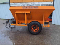 Stalldungstreuer  Mammouth turf / compoststrooier