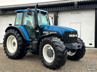Schlepper / Traktor New Holland 8360