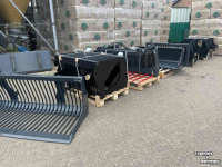 Sonstiges Anbauteile und Zubehör  Aanbouwdelen Grondbakken puinrieken tegelrieken vlakramen balenklemmen palletvorken