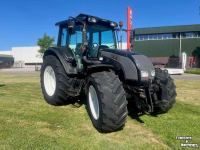 Schlepper / Traktor Valtra N121