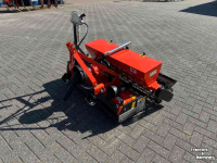 Sämaschine-Kombination Kubota Kubota - R2 rotorkopeg- zaaimachine  MTZ135 zaaicombi