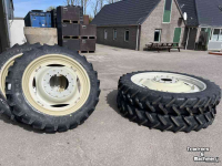 Räder, Reifen, Felgen & Distanzringe BKT 300/95 R52 270/95 R38