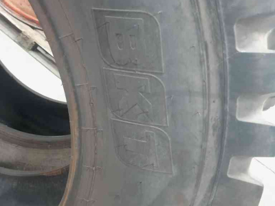 Räder, Reifen, Felgen & Distanzringe BKT 440/80R34 ridemax