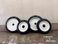 Räder, Reifen, Felgen & Distanzringe BKT 270/95 R54 + 270/95 R38 op velg 1.80m spoor