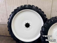Räder, Reifen, Felgen & Distanzringe BKT 270/95 R54 + 270/95 R38 op velg 1.80m spoor