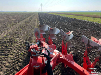 Pflüge Kuhn Vari-Master L 4E On-Land ploeg