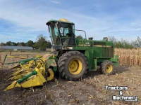 Feldhäcksler John Deere 6810