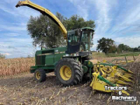Feldhäcksler John Deere 6810