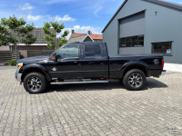 Pick-up Ford Lariat, Crew-Cab, Grijs kenteken.