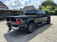 Pick-up Ford Lariat, Crew-Cab, Grijs kenteken.