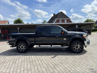 Pick-up Ford Lariat, Crew-Cab, Grijs kenteken.