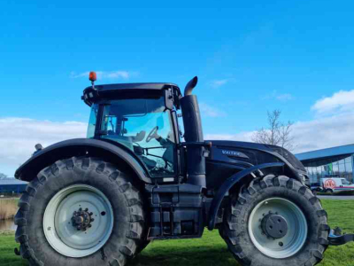 Schlepper / Traktor Valtra S274