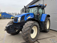 Schlepper / Traktor New Holland TVT135