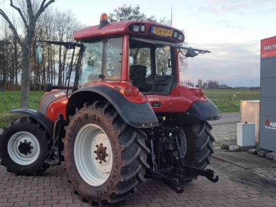 Schlepper / Traktoren Valtra C120